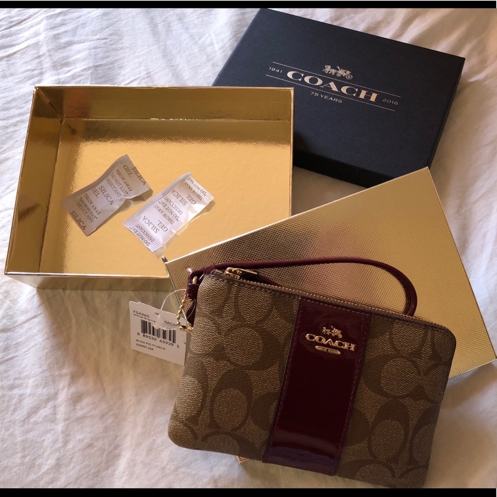 AUTHENTIC Coach Wristlet Brand New In the Box